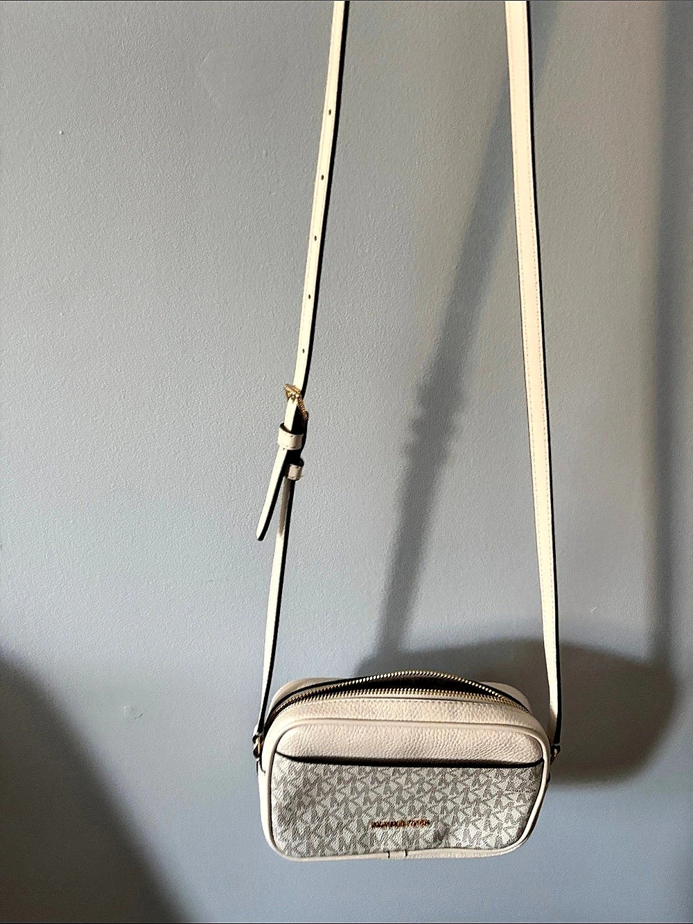 Michael Kors Jet Set Charm Large East/West Camera Crossbody Bag White & Gray